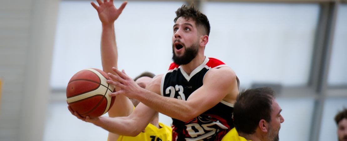 Baloncesto en inglés: vocabulario, posiciones y frases del básquetbol