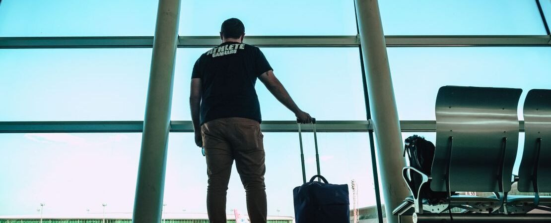 Problemas en el aeropuerto en inglés: vocabulario y frases que te salvan cuando algo sale mal