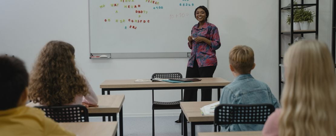 Oraciones en presente continuo en inglés: 50 ejemplos con traducción